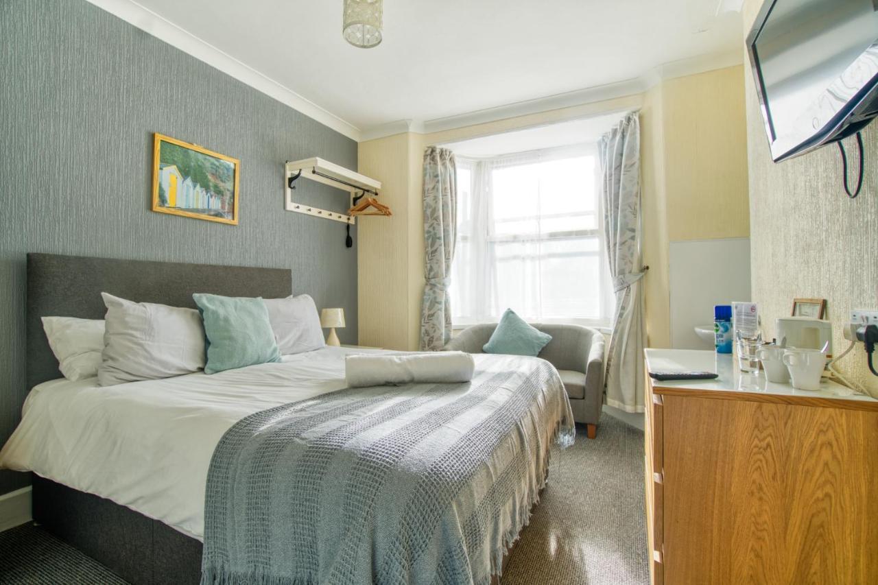 St Weonards Bed & Breakfast Paignton Bagian luar foto