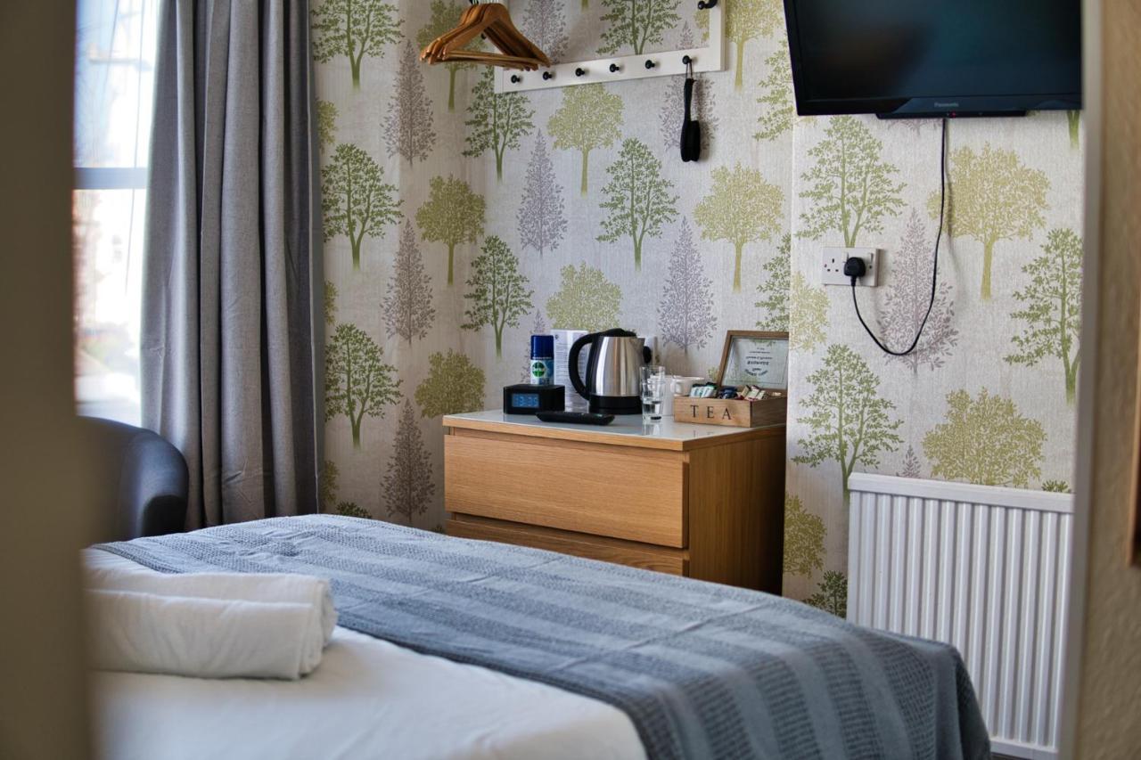 St Weonards Bed & Breakfast Paignton Bagian luar foto