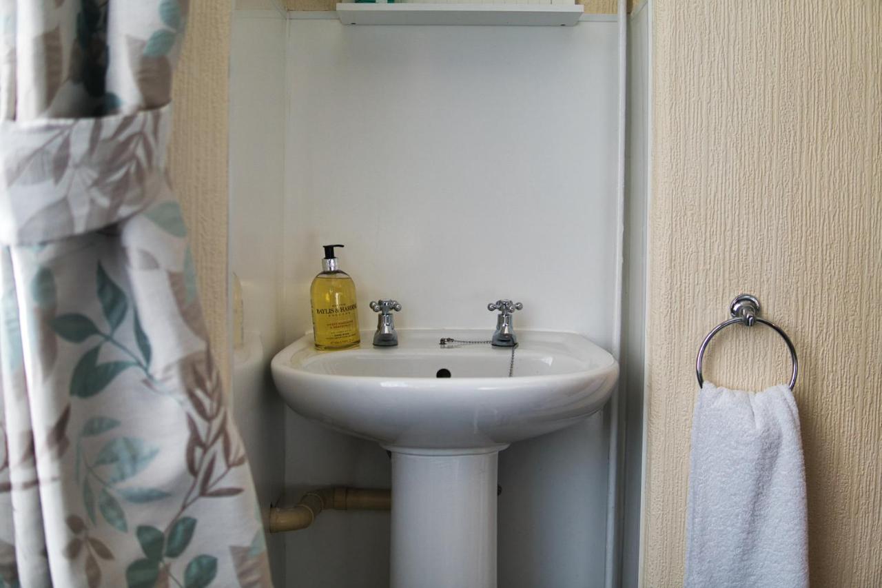 St Weonards Bed & Breakfast Paignton Bagian luar foto