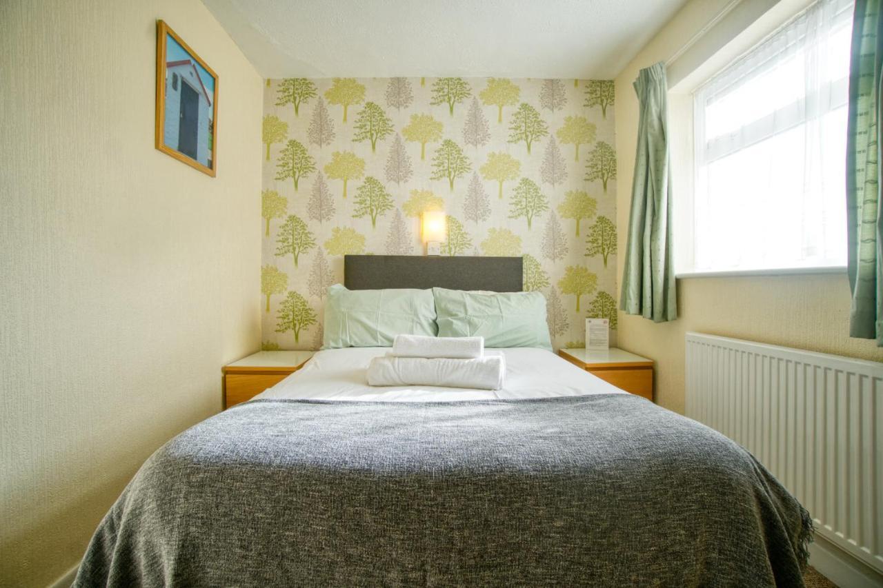 St Weonards Bed & Breakfast Paignton Bagian luar foto