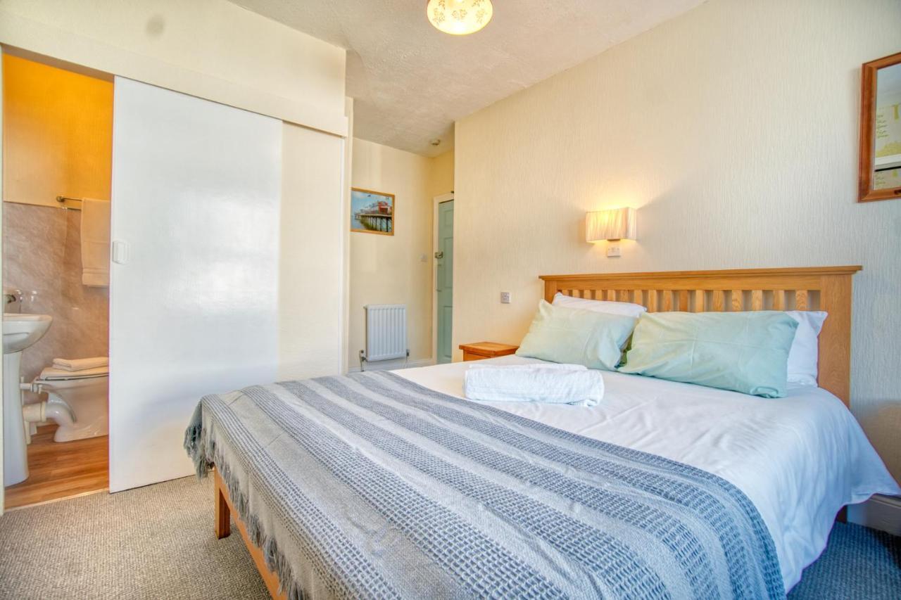 St Weonards Bed & Breakfast Paignton Bagian luar foto