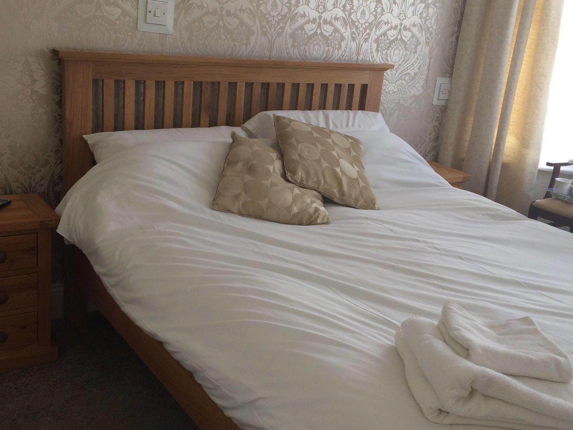 St Weonards Bed & Breakfast Paignton Bagian luar foto